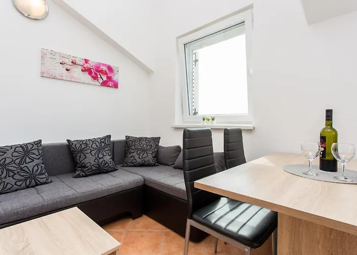 Apartment Nives Šilo